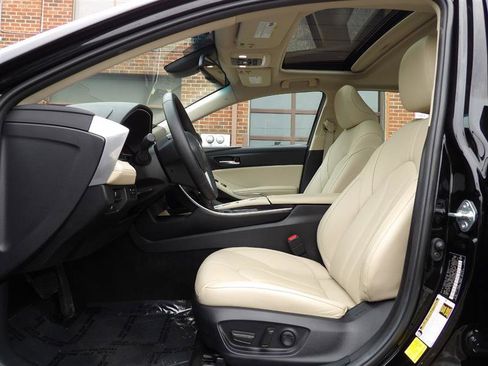 Used 2022 Toyota Avalon XLE image 9