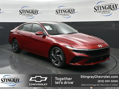 Used 2025 Hyundai Elantra Limited FWD image 1