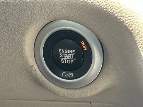 Used 2020 Chrysler Pacifica Touring-L Plus image 25