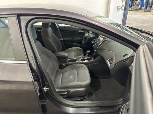 Used 2016 Chevrolet Cruze LT image 8