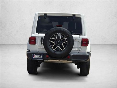 Used 2025 Jeep Wrangler Unlimited Sahara AWD/4WD image 7