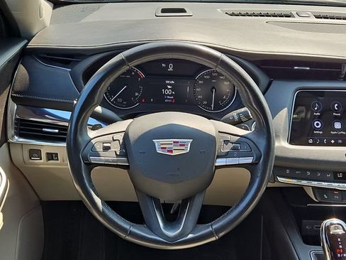 Certified 2022 Cadillac XT4 Luxury w/ Cold Weather Package FWD image 10