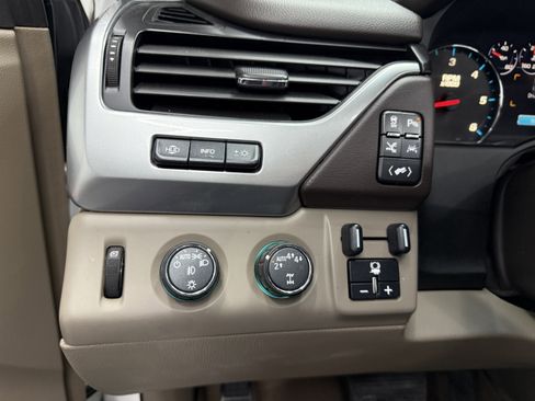 Used 2017 Chevrolet Suburban Premier image 17