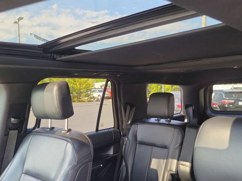 Used 2020 Ford Expedition XLT w/ Equipment Group 202A AWD/4WD image 10