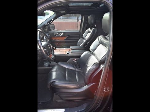Used 2018 Lincoln Navigator L Select image 16