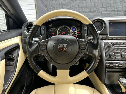 Used 2015 Nissan GT-R Premium AWD/4WD image 18