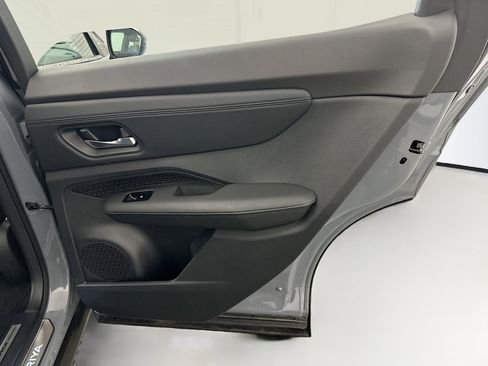 Used 2024 Nissan Ariya AWD image 31