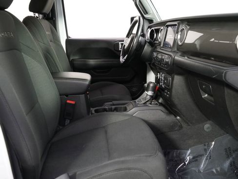 Used 2019 Jeep Wrangler Unlimited Sahara AWD/4WD image 16