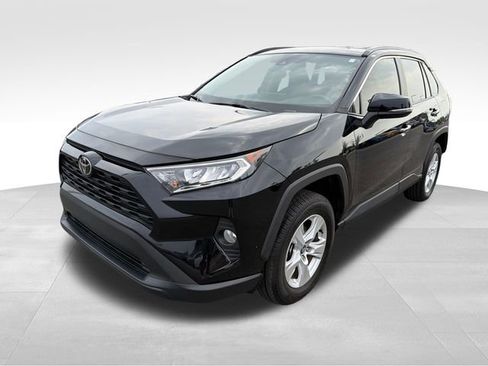 Used 2021 Toyota RAV4 XLE AWD/4WD image 3