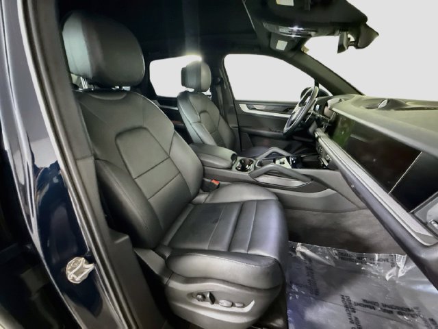Used 2024 Porsche Cayenne AWD/4WD image 28