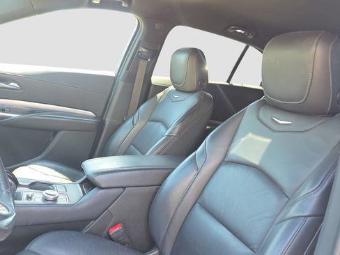 Used 2022 Cadillac XT4 Premium Luxury w/ Safety Alert Package AWD/4WD image 7
