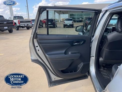 Used 2021 Toyota Highlander XSE image 13