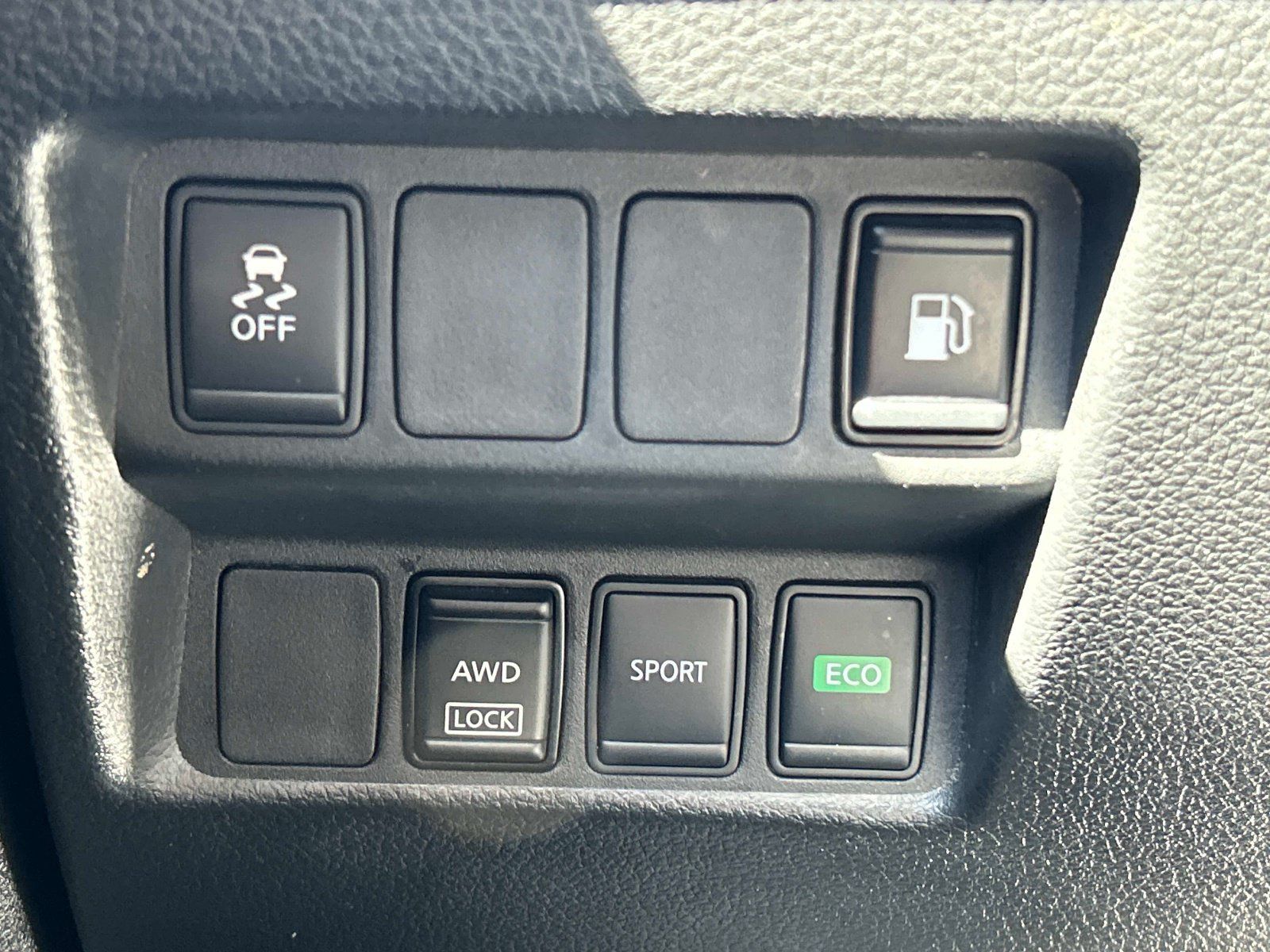 Used 2018 Nissan Rogue S AWD/4WD image 17