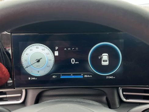 Used 2024 Hyundai Elantra SEL image 14