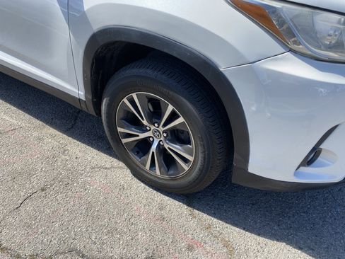 Used 2019 Toyota Highlander XLE image 30