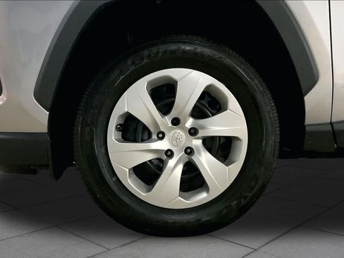 Used 2023 Toyota RAV4 LE AWD/4WD image 11