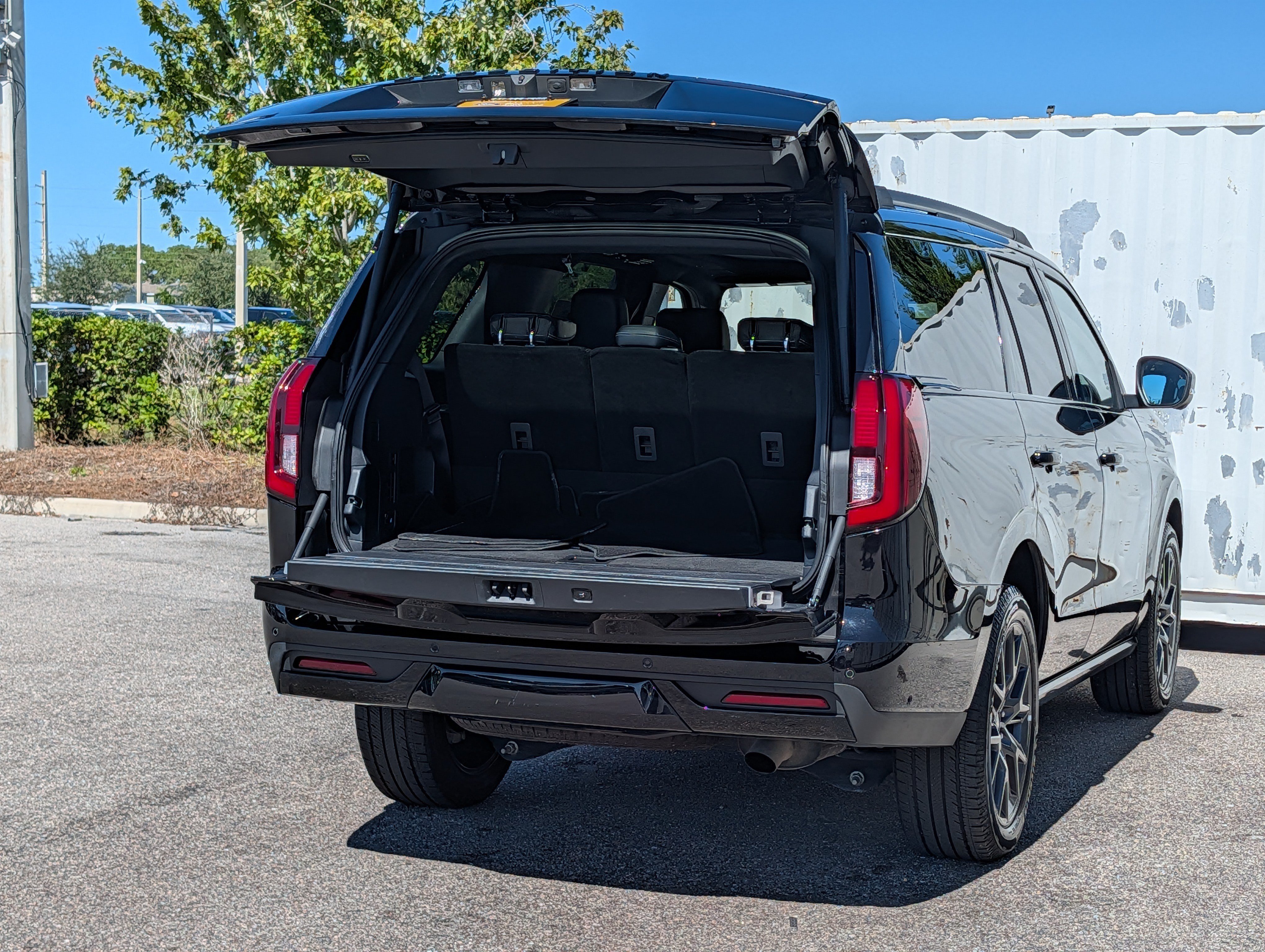 Certified 2025 Ford Expedition Platinum w/ Stealth Performance Package AWD/4WD image 17