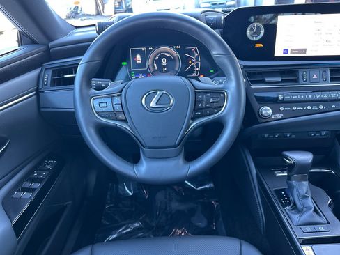 Certified 2025 Lexus ES 300h w/ Premium Package image 27