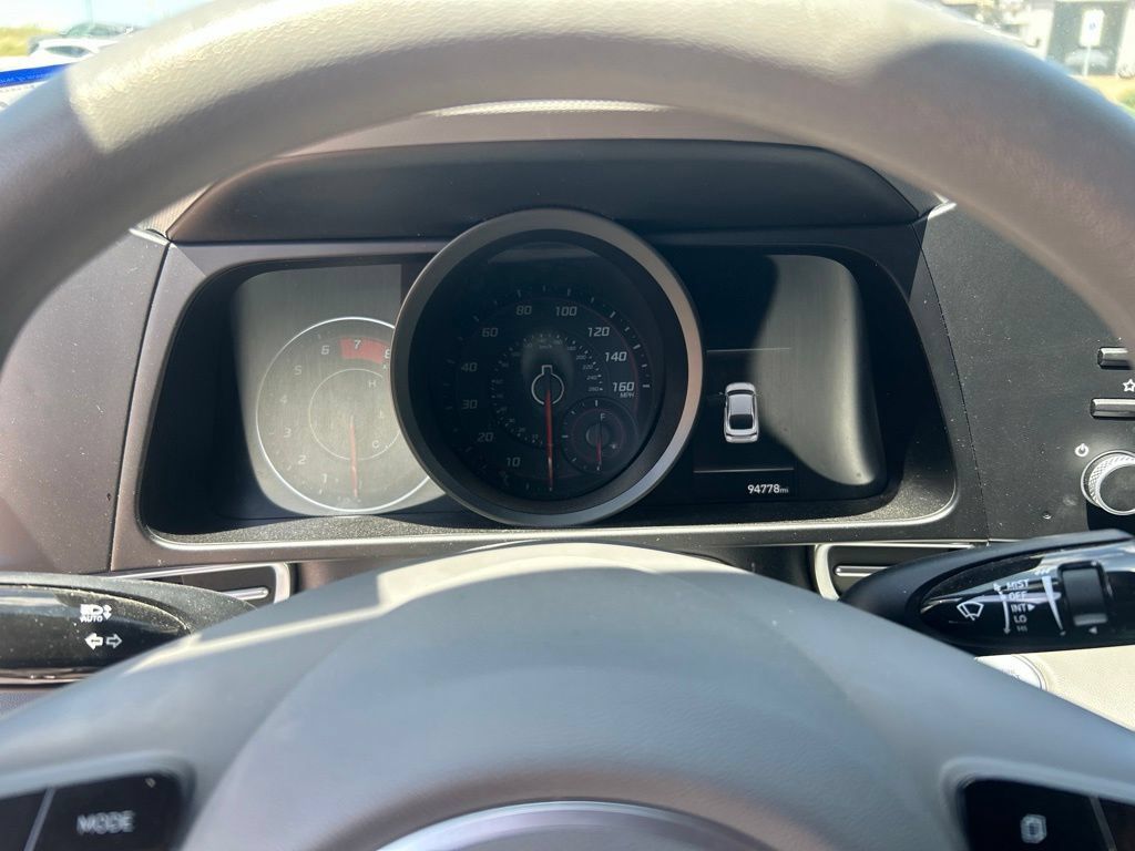 Used 2023 Hyundai Elantra SEL FWD image 3