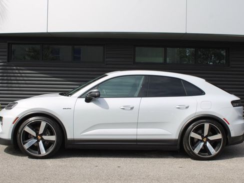 Used 2024 Porsche Macan 4 Electric image 2