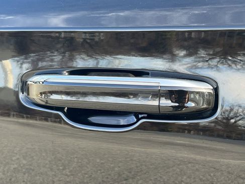 Used 2021 Cadillac Escalade Premium Luxury image 53