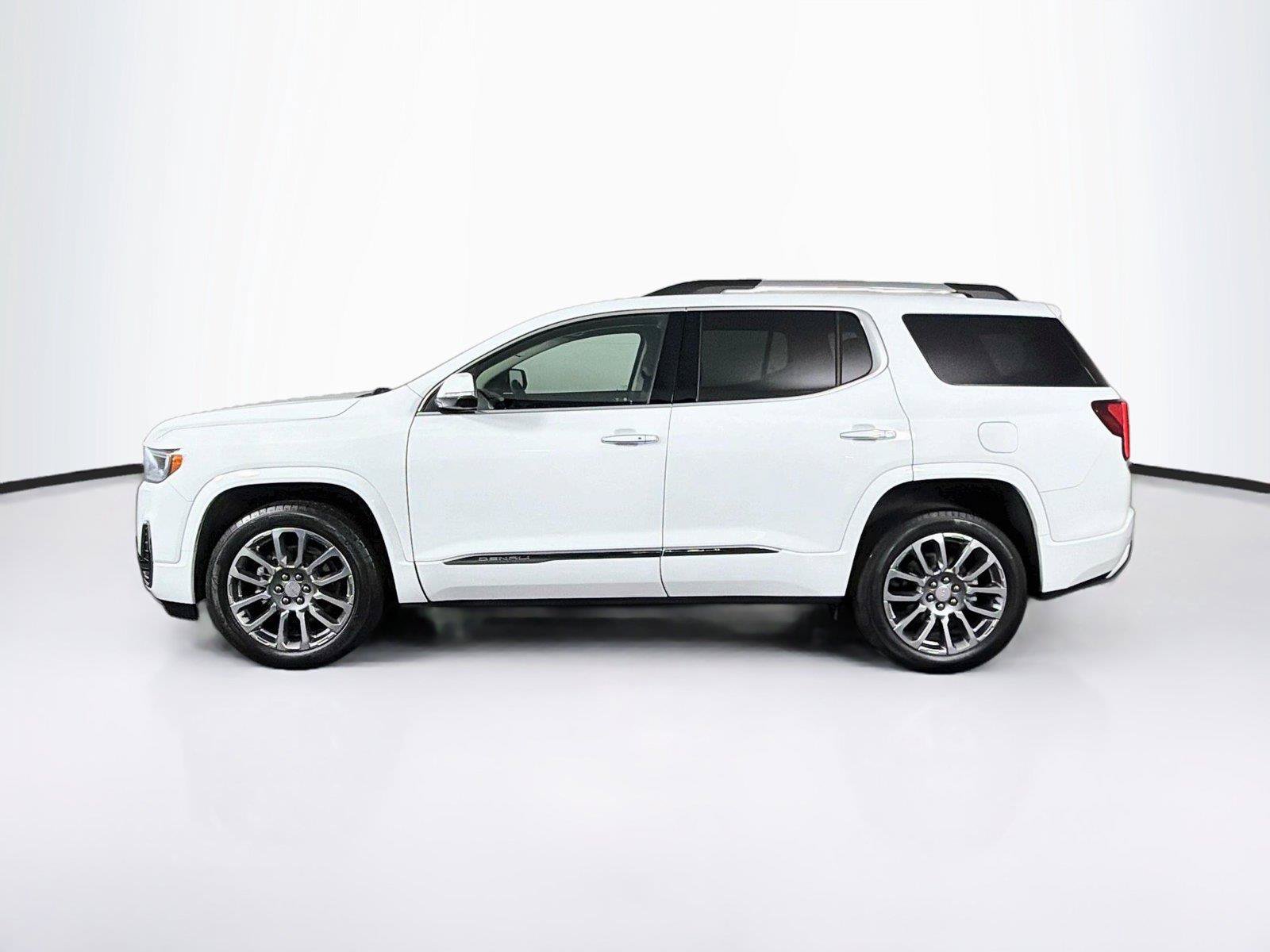 Used 2023 GMC Acadia Denali w/ Denali Technology Package AWD/4WD image 8