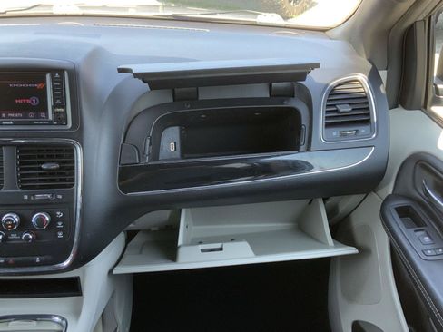Used 2019 Dodge Grand Caravan SXT FWD image 51
