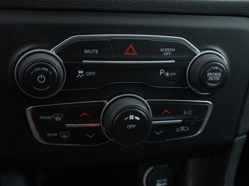 Used 2023 Dodge Charger SXT image 13