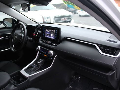 Used 2020 Toyota RAV4 XLE Premium image 22