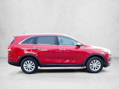 Used 2017 Kia Sorento FWD w/ LX Convenience Package image 5