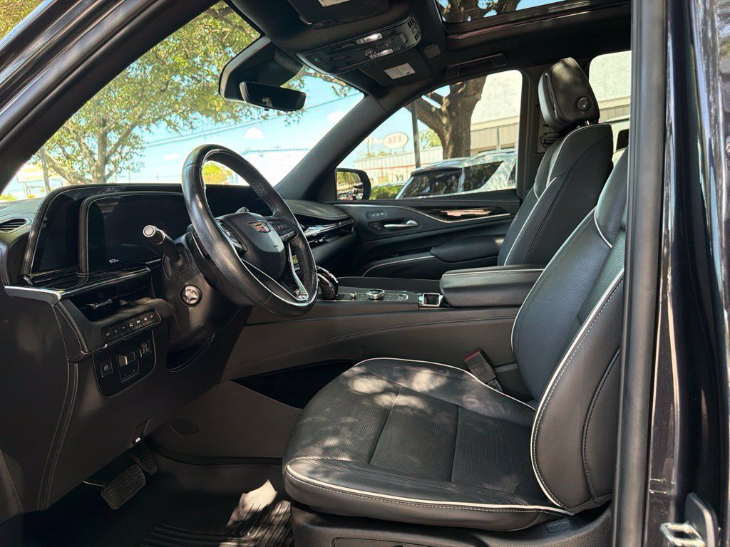 Used 2023 Cadillac Escalade Sport w/ LPO, ONYX Package AWD/4WD image 13