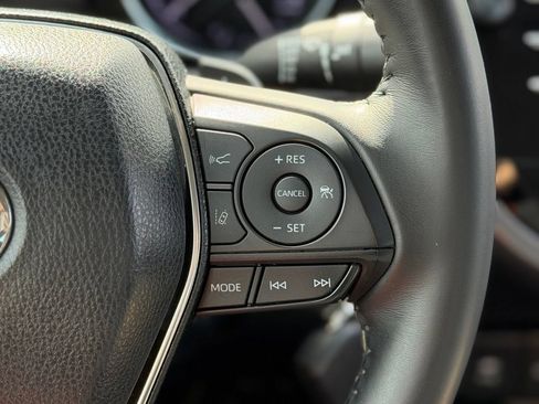 Used 2018 Toyota Camry SE w/ Moonroof Package FWD image 11