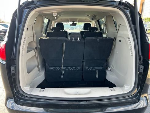 Used 2023 Chrysler Voyager LX FWD image 27
