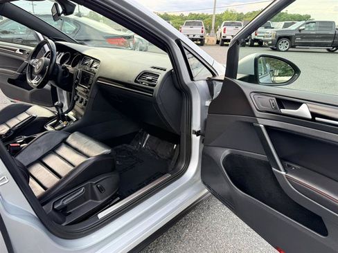 Used 2017 Volkswagen GTI SE FWD image 9