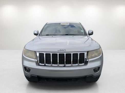 Used 2011 Jeep Grand Cherokee Limited w/ Luxury Group II image 2