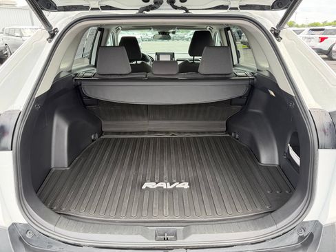 Used 2022 Toyota RAV4 XLE w/ Convenience Package AWD/4WD image 11