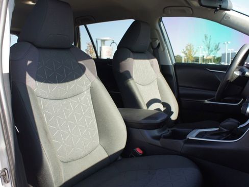 Used 2022 Toyota RAV4 XLE image 21