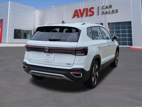 Used 2025 Volkswagen Taos SE AWD/4WD image 6