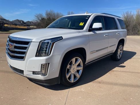 Used 2020 Cadillac Escalade Premium Luxury image 1