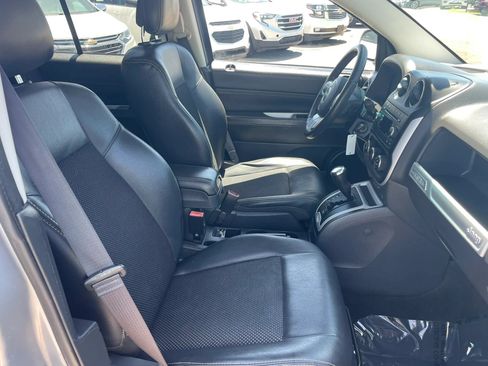 Used 2016 Jeep Compass Latitude AWD/4WD image 9