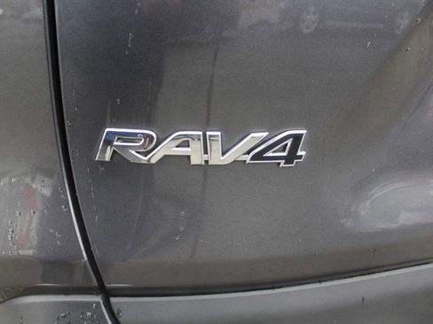 Used 2020 Toyota RAV4 XLE image 27