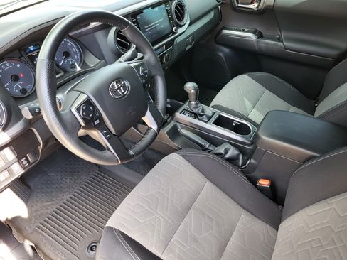 Certified 2022 Toyota Tacoma TRD Off-Road w/ Black Out Package (TMS) AWD/4WD image 10