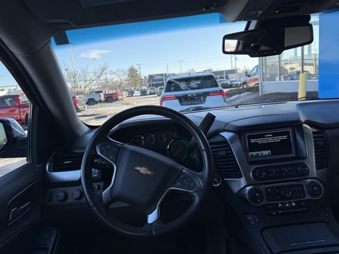 Used 2015 Chevrolet Suburban LTZ image 4