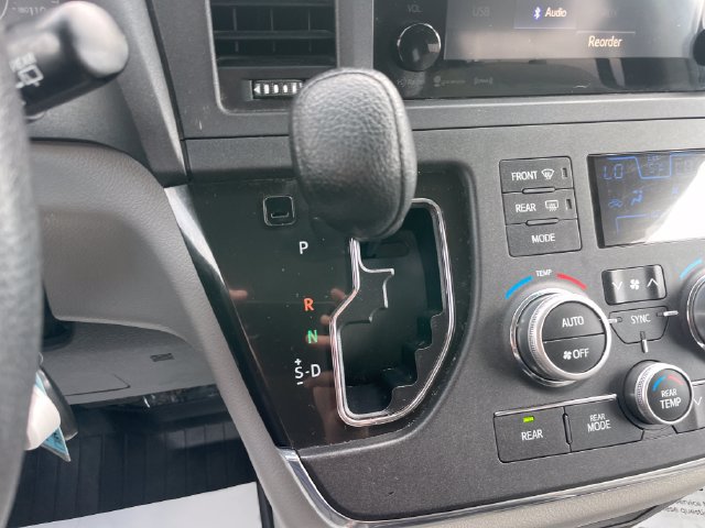 Used 2017 Toyota Sienna LE AWD/4WD image 15