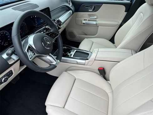 New 2025 Mercedes-Benz GLB 250 4MATIC image 10