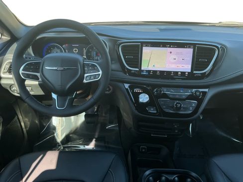 New 2026 Chrysler Pacifica Select AWD/4WD image 11
