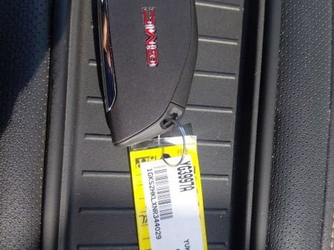 Used 2022 GMC Yukon XL AT4 AWD/4WD image 34