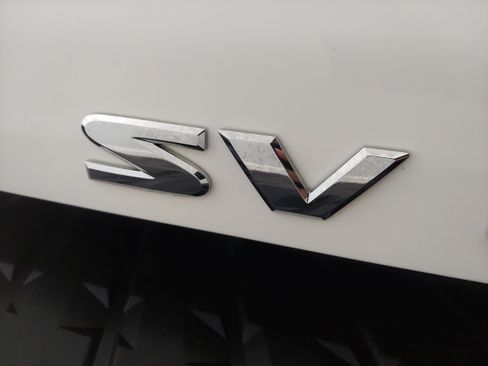 Used 2018 Nissan Titan SV image 5