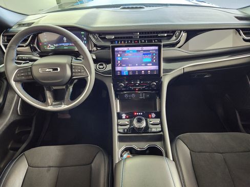 Used 2025 Jeep Grand Cherokee Trailhawk w/ Advanced Protech Group II image 15