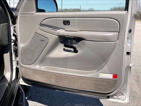 Used 2004 GMC Yukon XL SLT w/ Preferred Equipment Group image 28